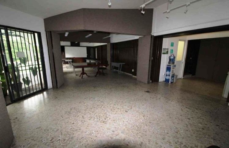 jacarandas y helechos, casa con uso de suelo comercial en venta.