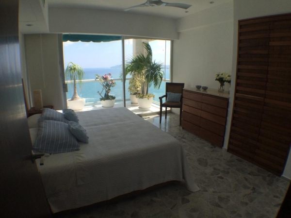 venta detpo. ph en excelente edificio en bahía de acapulco, playa privada