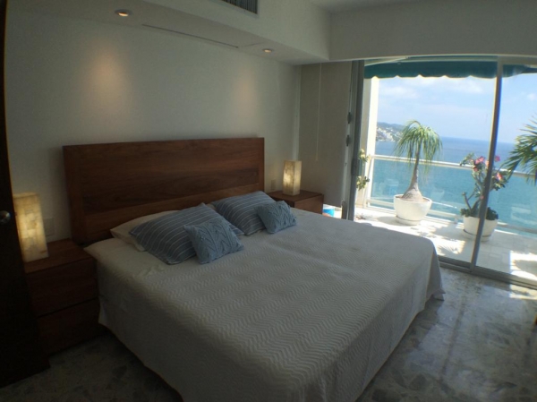 venta detpo. ph en excelente edificio en bahía de acapulco, playa privada