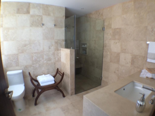 venta detpo. ph en excelente edificio en bahía de acapulco, playa privada
