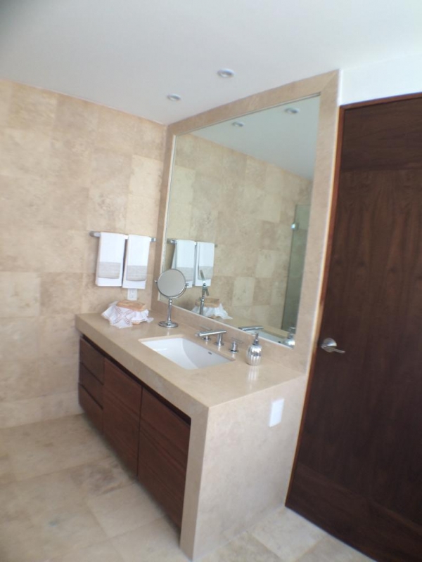 venta detpo. ph en excelente edificio en bahía de acapulco, playa privada