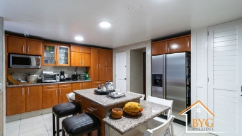 VENTA DE CASA EN LA HERRADURA EN CERRADA, CON SEGURIDAD