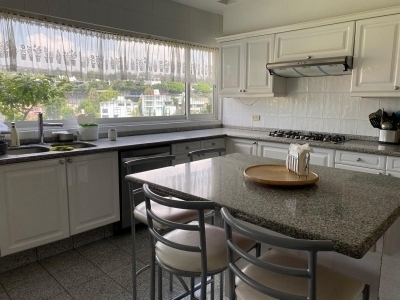 CASA EN VENTA LOMAS DE BEZARES