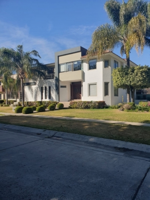 Terreno En Venta En Los Frailes En Zapopan