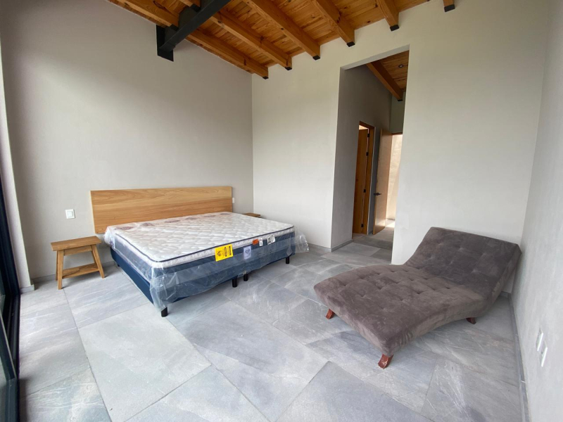 CASA EN CONDOMINIO EN VENTA  AMUEBLADA EN VALLE DE BRAVO FRENTE A LAGO 