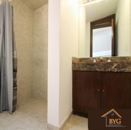 CASA EN VENTA EN CERRADA , CON JARDIN COMUN