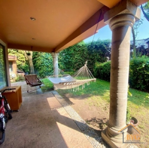 CASA EN VENTA EN CERRADA , CON JARDIN COMUN