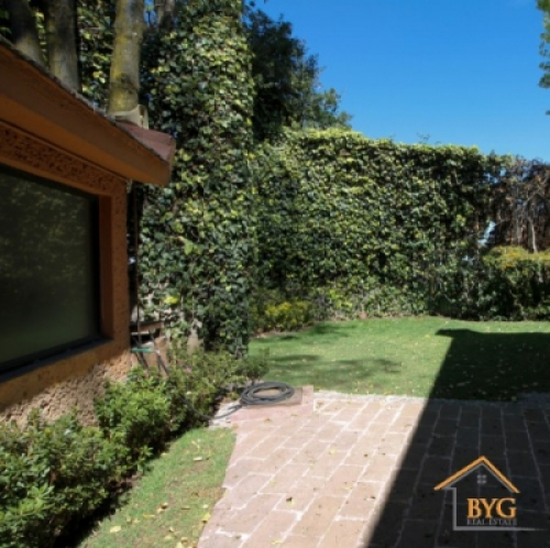 CASA EN VENTA EN CERRADA , CON JARDIN COMUN
