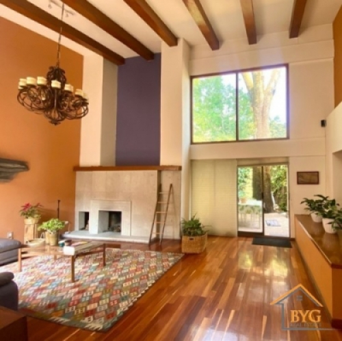 CASA EN VENTA EN CERRADA , CON JARDIN COMUN