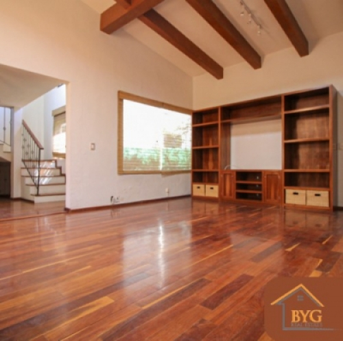 CASA EN VENTA EN CERRADA , CON JARDIN COMUN