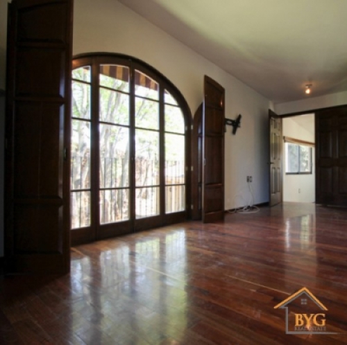 CASA EN VENTA EN CERRADA , CON JARDIN COMUN