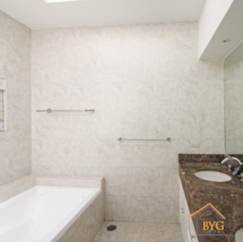 CASA EN VENTA EN CERRADA , CON JARDIN COMUN