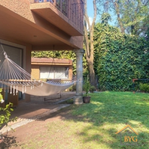 CASA EN VENTA EN CERRADA , CON JARDIN COMUN
