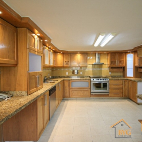 CASA EN VENTA EN CERRADA , CON JARDIN COMUN