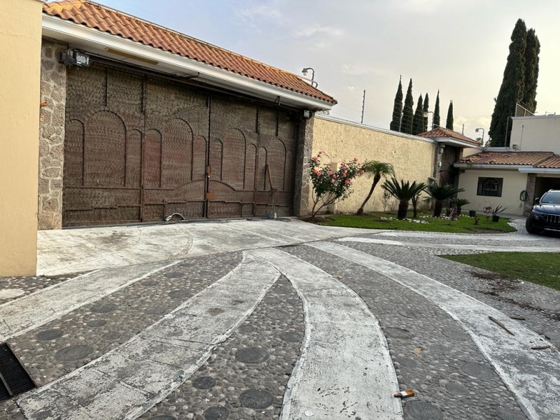 Hermosa Casa Con Alberca Y Acabados De Lujo Por Base Aerea