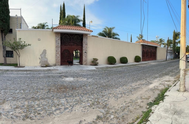 Hermosa Casa Con Alberca Y Acabados De Lujo Por Base Aerea