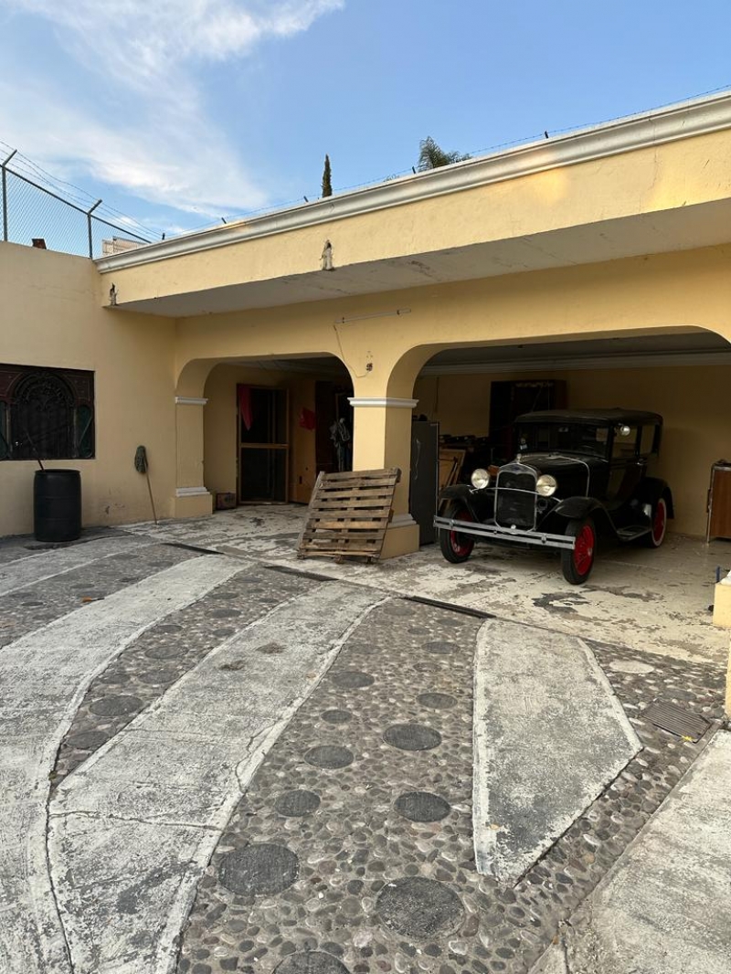 Hermosa Casa Con Alberca Y Acabados De Lujo Por Base Aerea