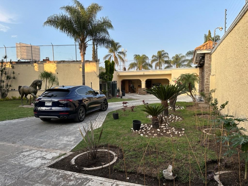 Hermosa Casa Con Alberca Y Acabados De Lujo Por Base Aerea