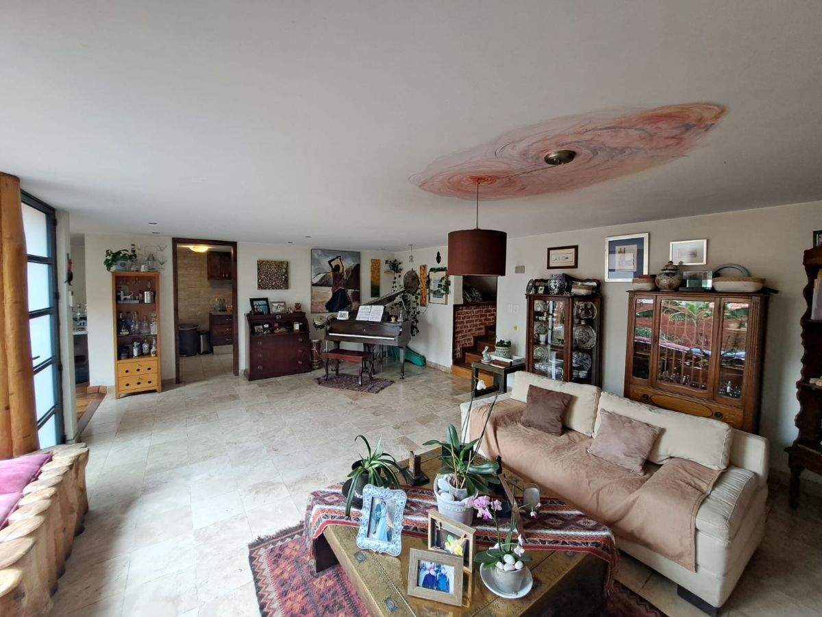 hermosa casa en venta en calle cerrada
