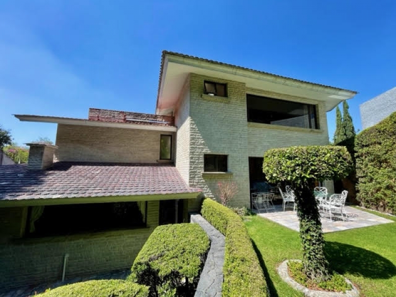 VENTA CASA PARA ACTUALIZAR, BOEQUE DE GRANADOS - BOSQUES DE LAS LOMAS 