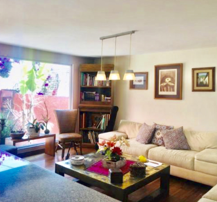Casa en Teca en calle cerrada