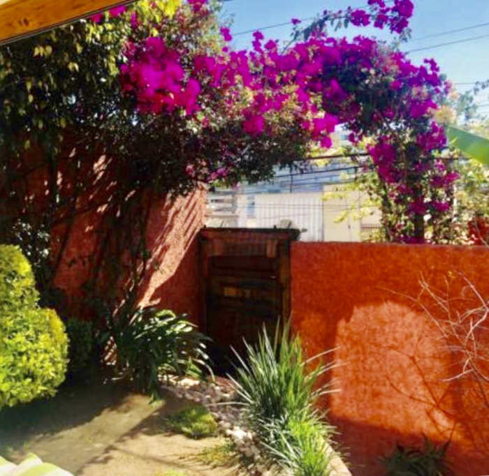 Casa en Teca en calle cerrada