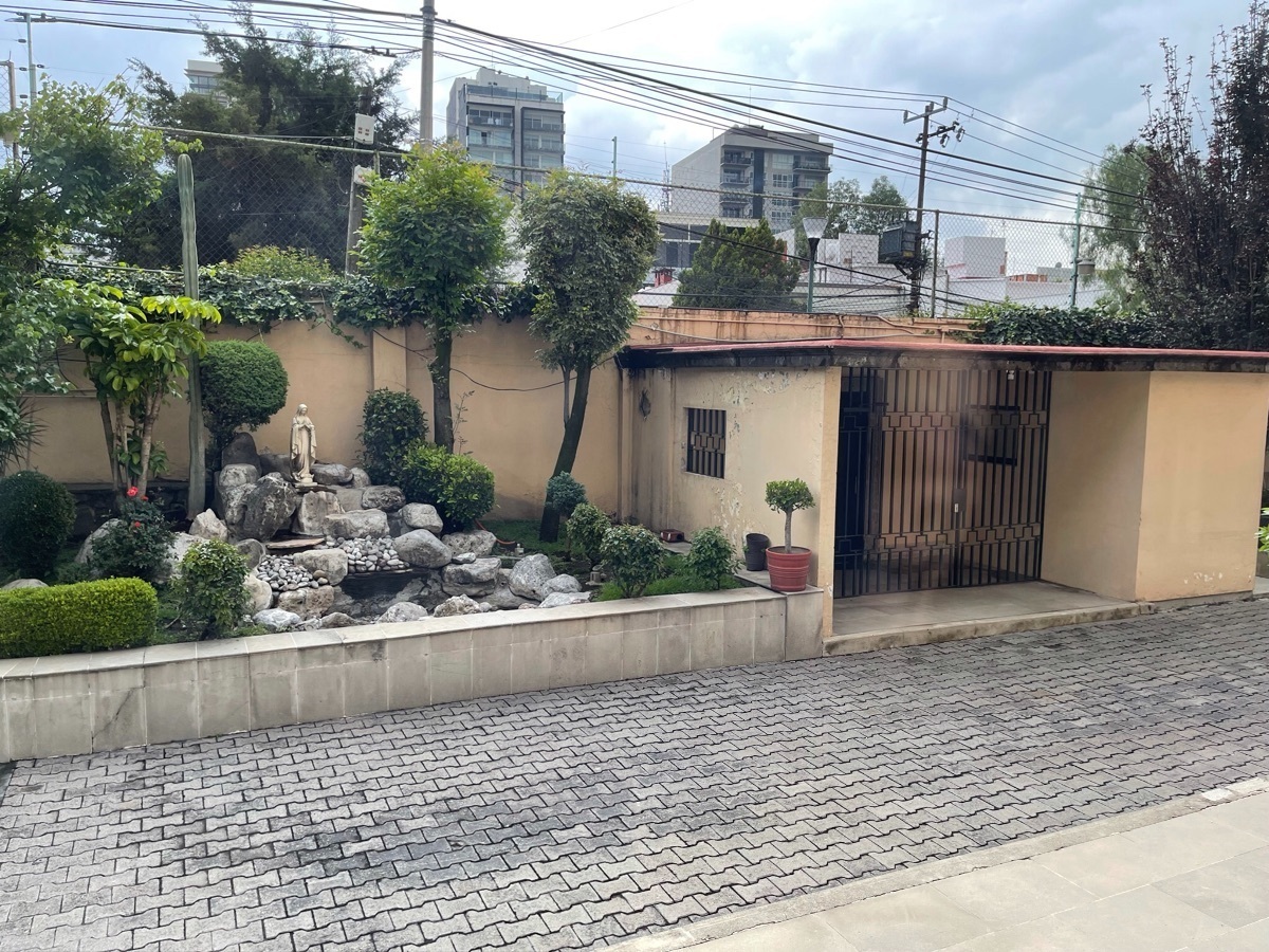 Extraordinaria casa con gran ubicación.