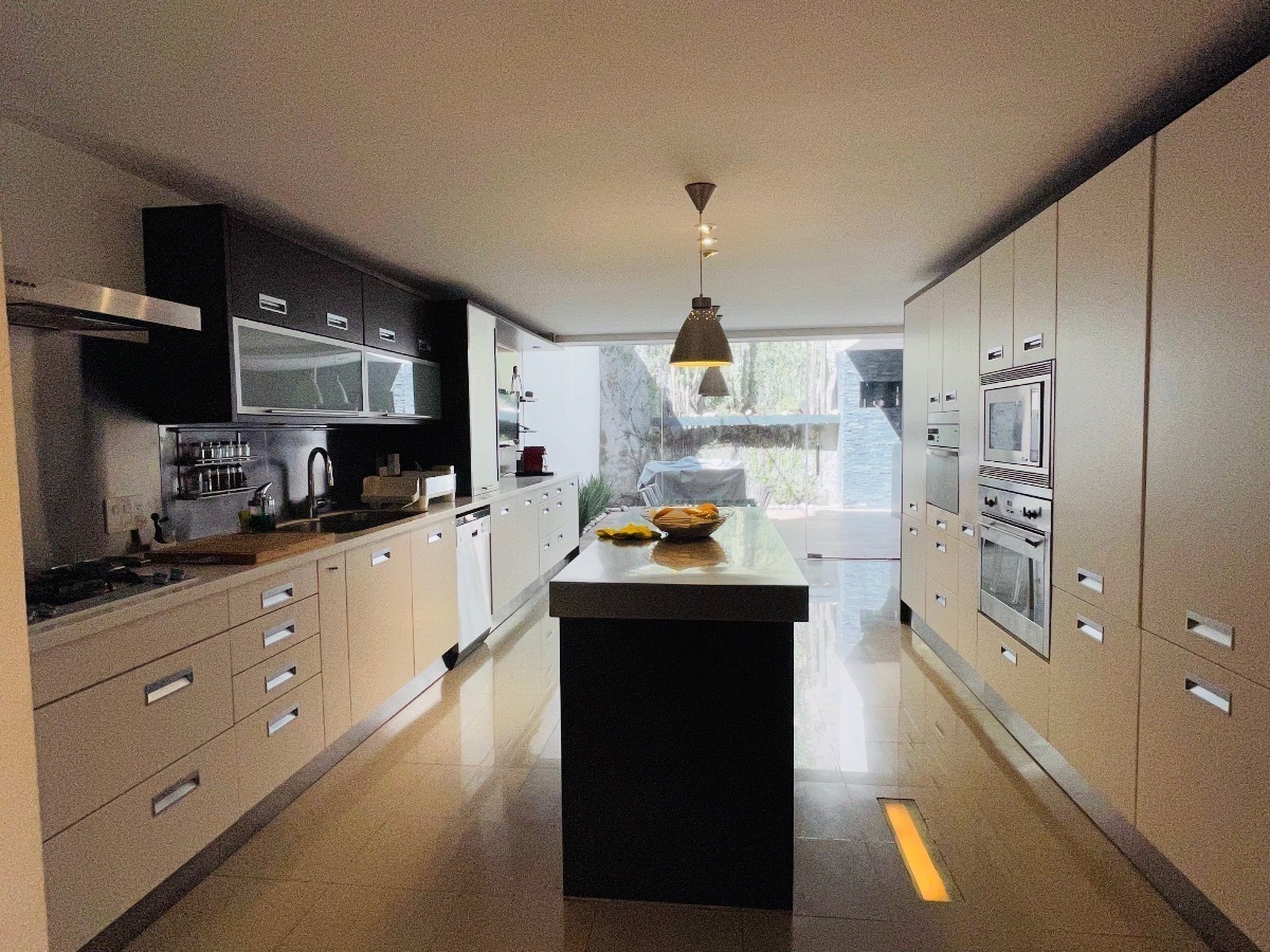 Excelente casa en condominio en venta en Bosques.