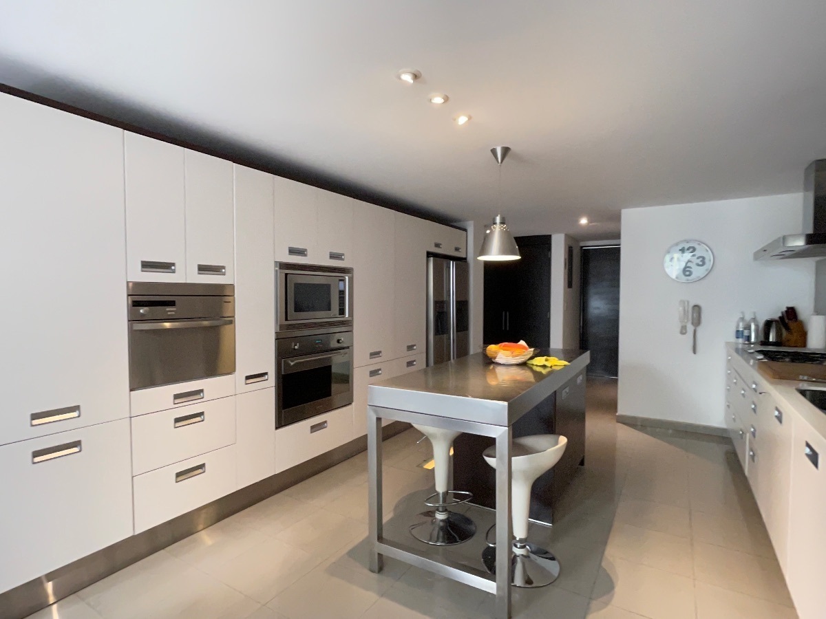 Excelente casa en condominio en venta en Bosques.