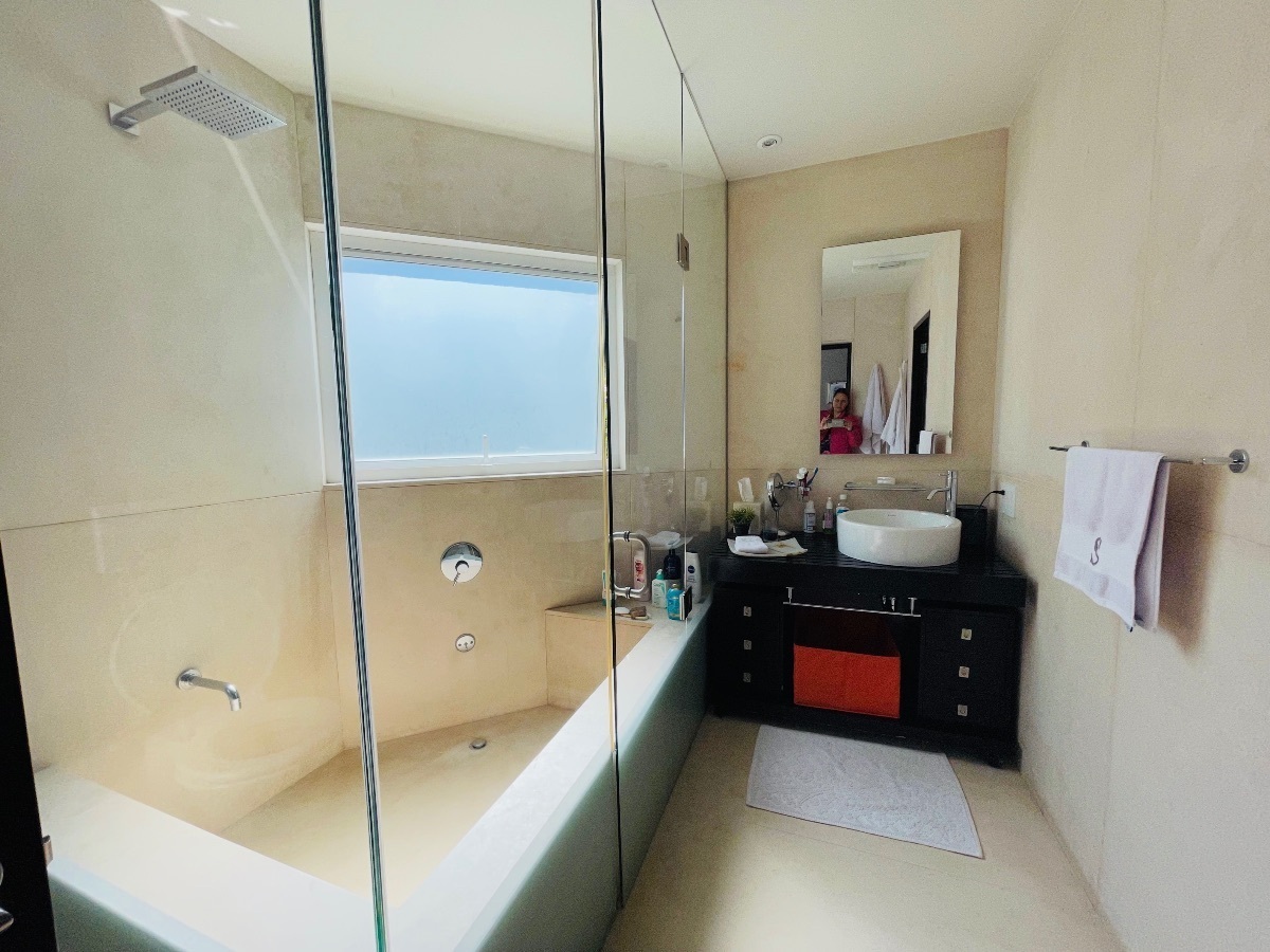 Excelente casa en condominio en venta en Bosques.