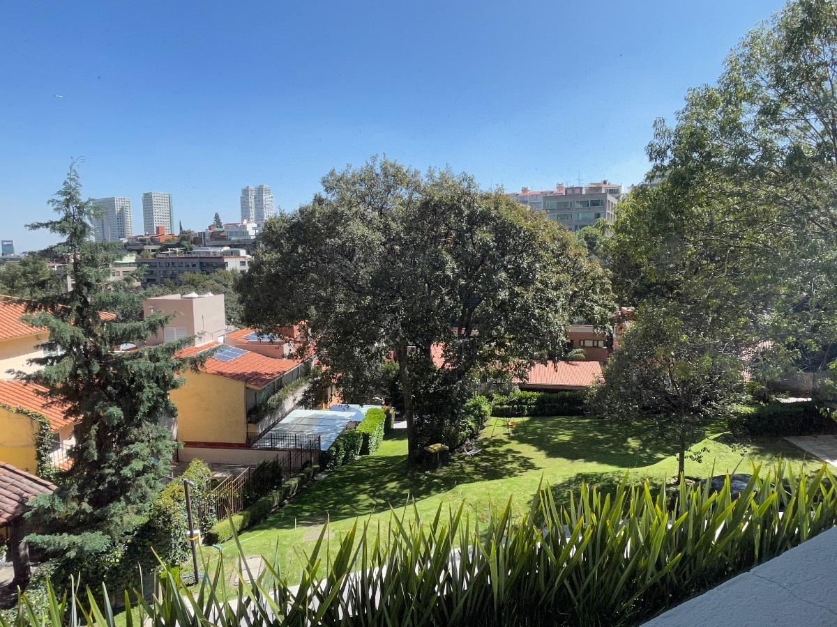 Excelente casa en condominio en venta en Bosques.