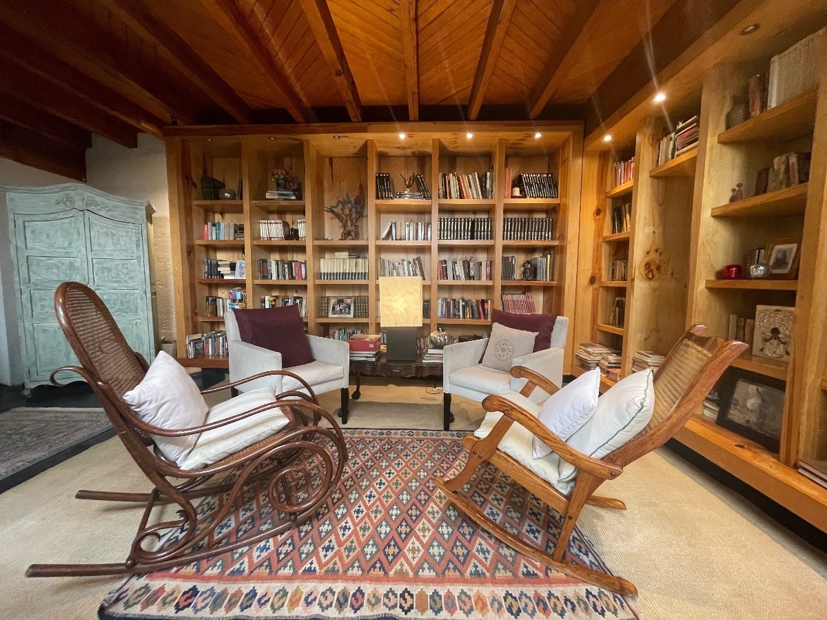 Excelente casa en Paseo de las Lomas ¡Negociable!