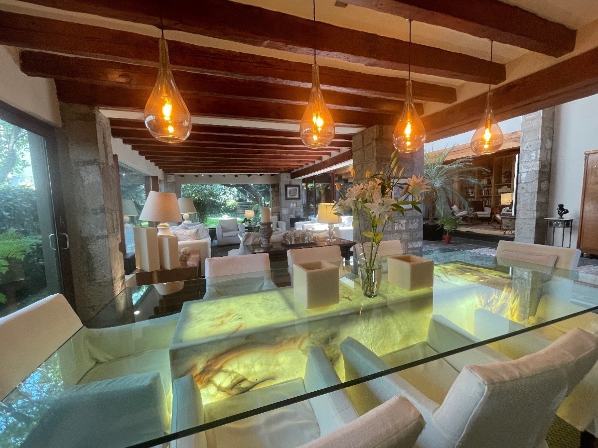 Excelente casa en Paseo de las Lomas ¡Negociable!