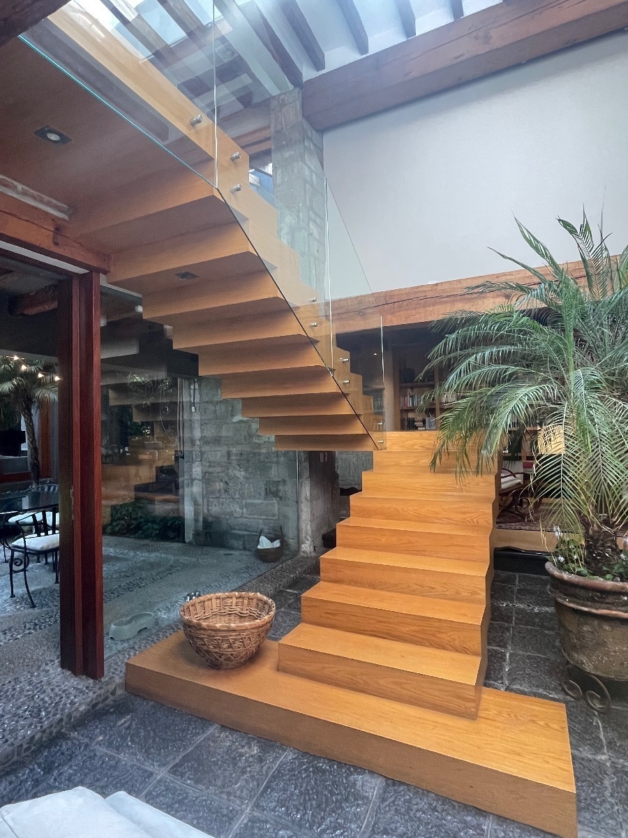 Excelente casa en Paseo de las Lomas ¡Negociable!