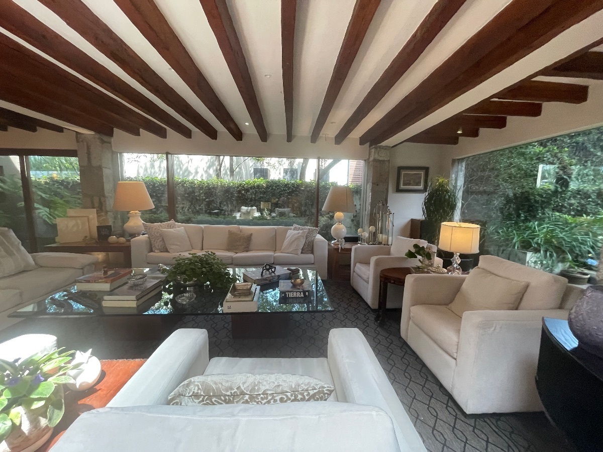 Excelente casa en Paseo de las Lomas ¡Negociable!