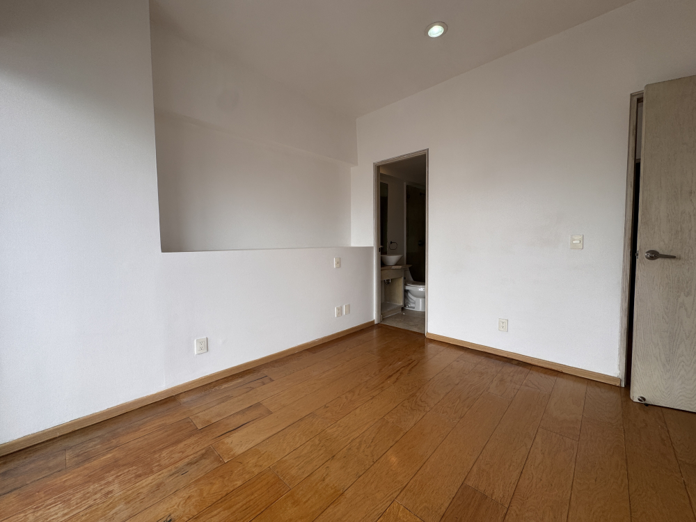 Renta Departamento En City Tower Grand, 2 Recámaras Con Balcón, 18 Piso
