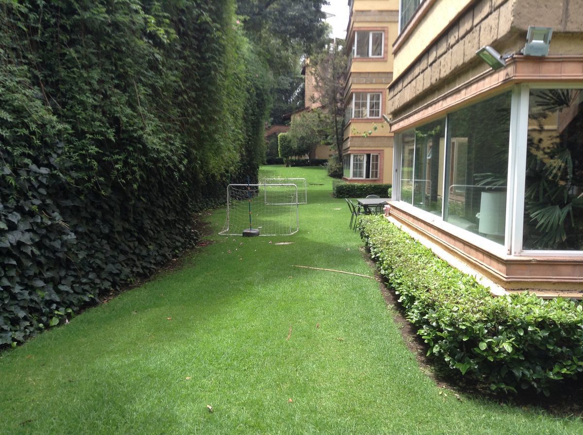 VENDO TOWN HOUSE EN LOMAS DE BEZARES