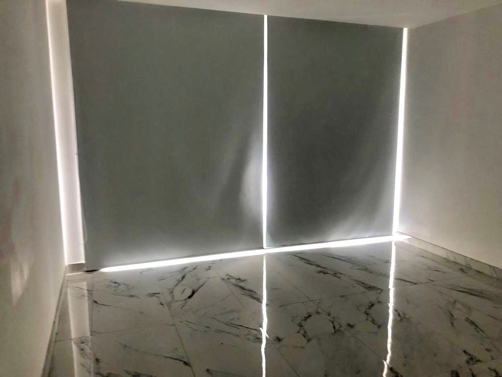 RENTO DEPARTAMENTO CON TERRAZA GRANDE Y 4 ESTACIONAMIENTOS EN BOSQUE REA
