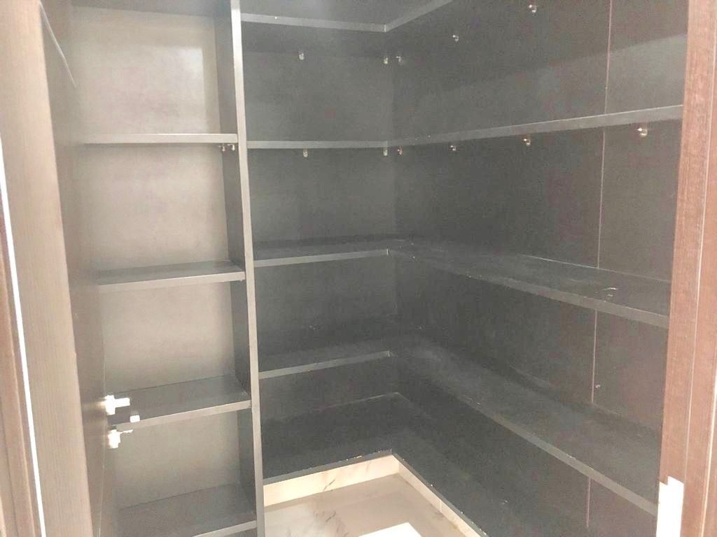 RENTO DEPARTAMENTO CON TERRAZA GRANDE Y 4 ESTACIONAMIENTOS EN BOSQUE REA
