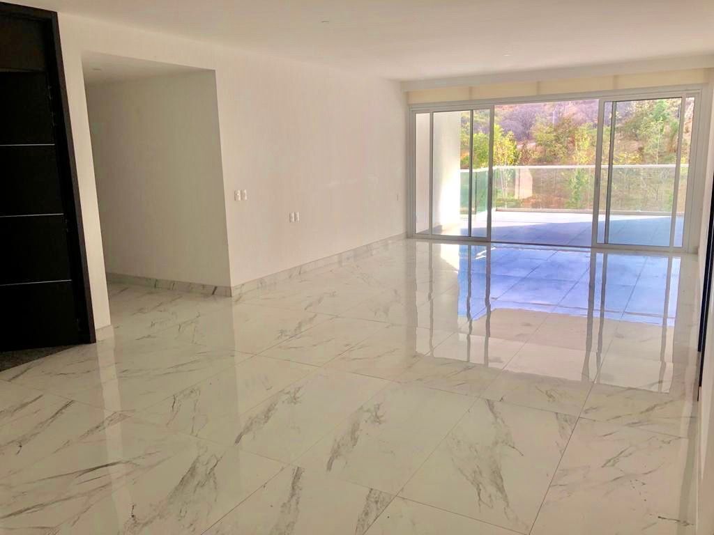 RENTO DEPARTAMENTO CON TERRAZA GRANDE Y 4 ESTACIONAMIENTOS EN BOSQUE REA