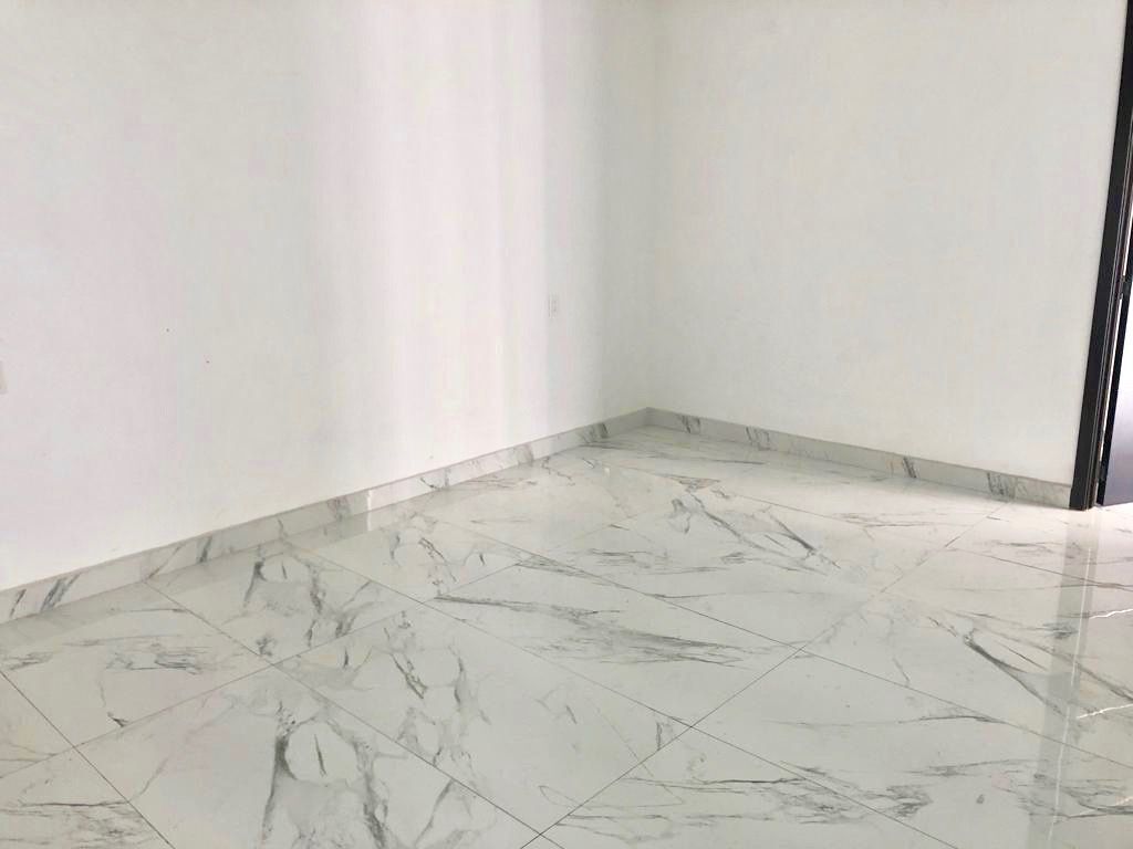 RENTO DEPARTAMENTO CON TERRAZA GRANDE Y 4 ESTACIONAMIENTOS EN BOSQUE REA