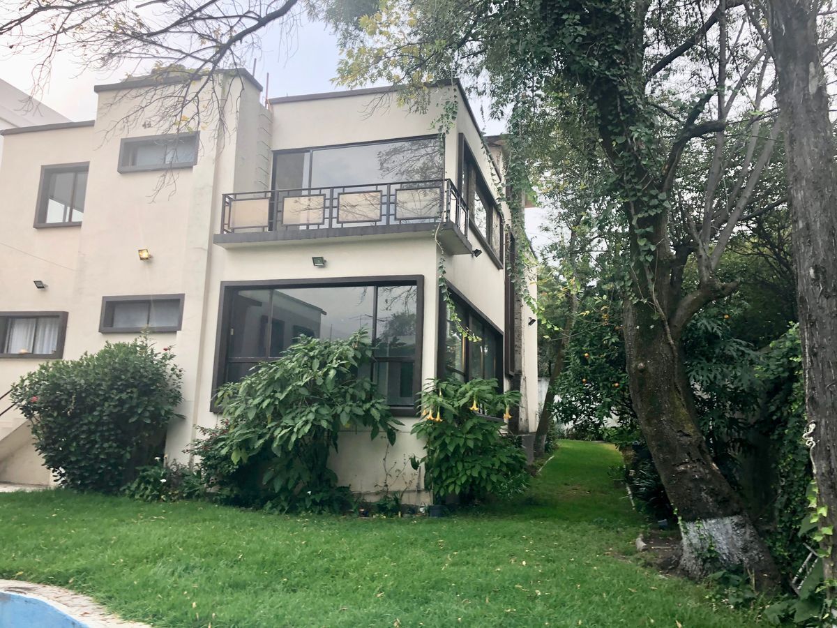 VENDO CASA EN ESQUINA EN LOMAS DE CHAPULTEPEC DE 4 REC