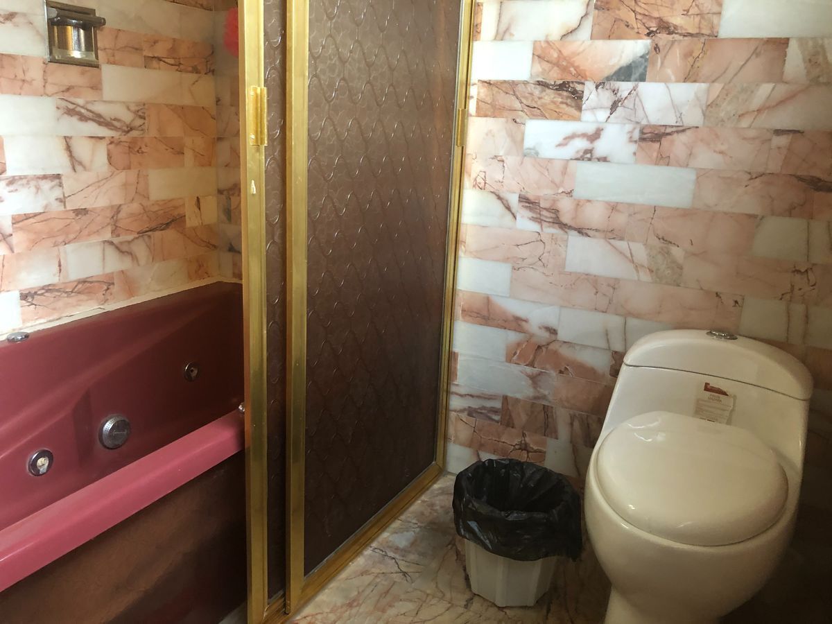 VENDO CASA EN ESQUINA EN LOMAS DE CHAPULTEPEC DE 4 REC