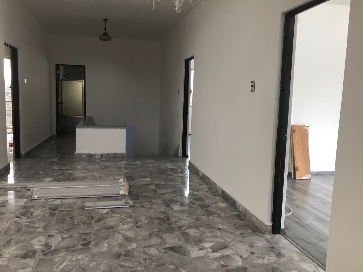 VENDO CASA EN ESQUINA EN LOMAS DE CHAPULTEPEC DE 4 REC