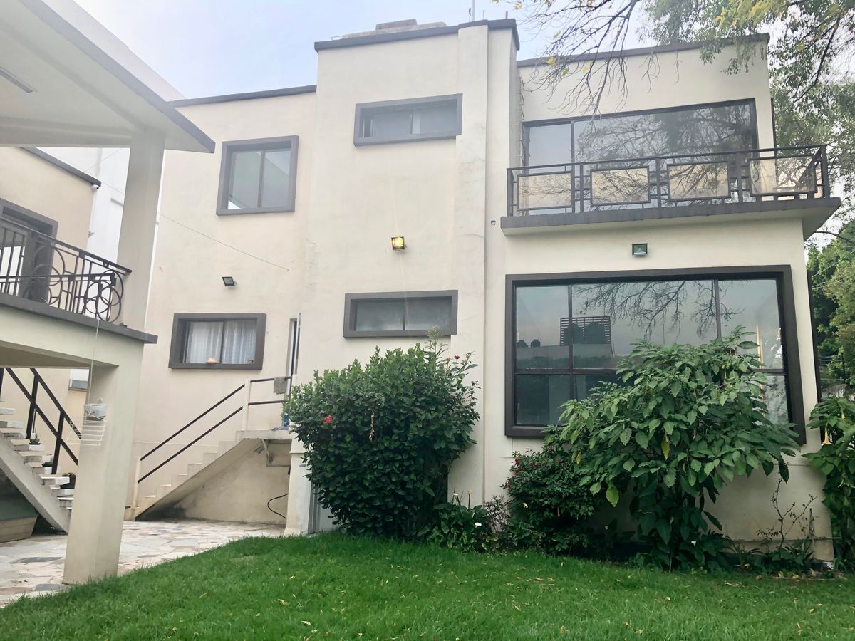 VENDO CASA EN ESQUINA EN LOMAS DE CHAPULTEPEC DE 4 REC