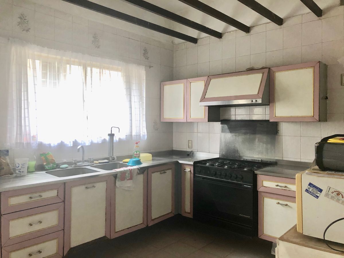 VENDO CASA EN ESQUINA EN LOMAS DE CHAPULTEPEC DE 4 REC