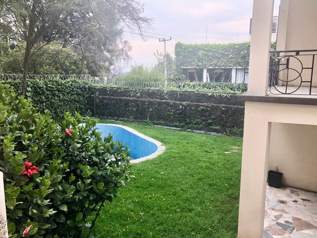 VENDO CASA EN ESQUINA EN LOMAS DE CHAPULTEPEC DE 4 REC