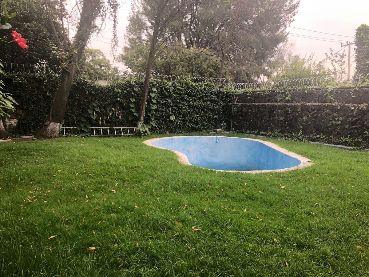 VENDO CASA EN ESQUINA EN LOMAS DE CHAPULTEPEC DE 4 REC