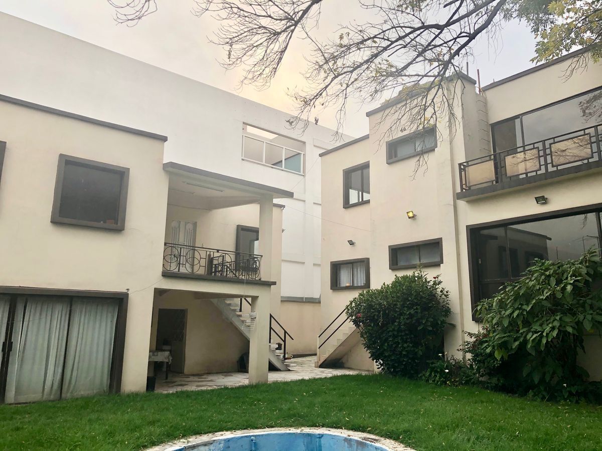 VENDO CASA EN ESQUINA EN LOMAS DE CHAPULTEPEC DE 4 REC