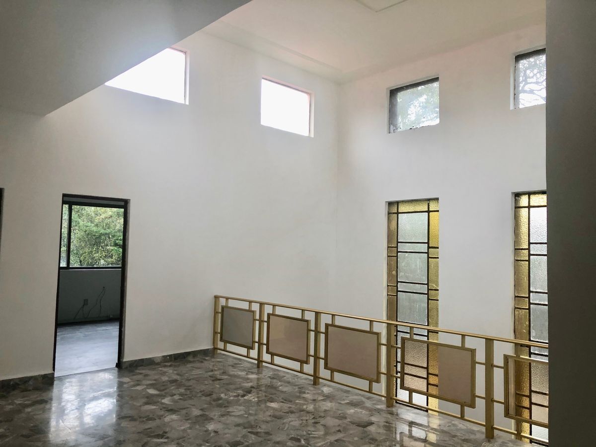 VENDO CASA EN ESQUINA EN LOMAS DE CHAPULTEPEC DE 4 REC